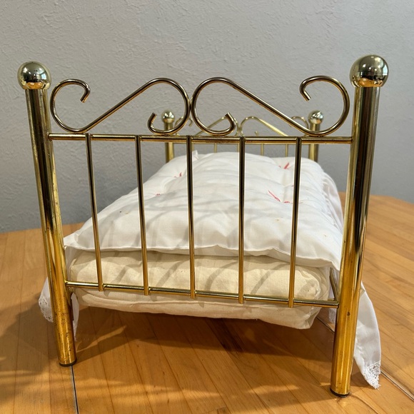 American Girl Samantha Doll with Furniture & Accessories - Picture 13 of 13